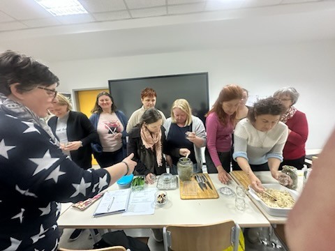 Praktične delavnice Zeliščarske akademije v polnem zagonu